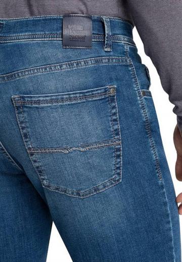 Узкие джинсы