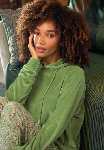 Пуловер с капюшоном