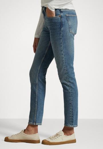 Узкие джинсы