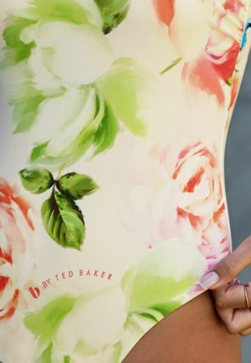 Слитный купальник