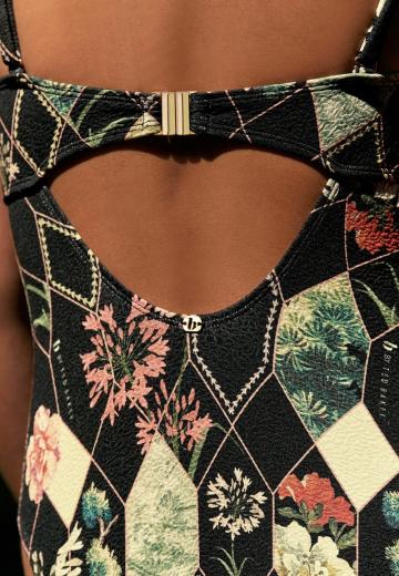 Слитный купальник