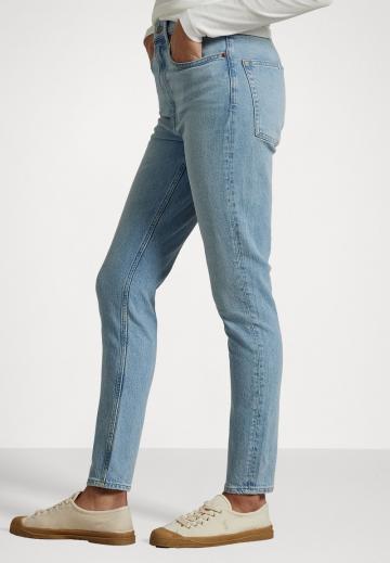 Узкие джинсы