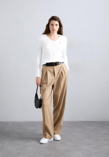 Пуловер с вырезом V