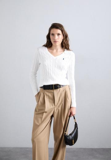 Пуловер с вырезом V