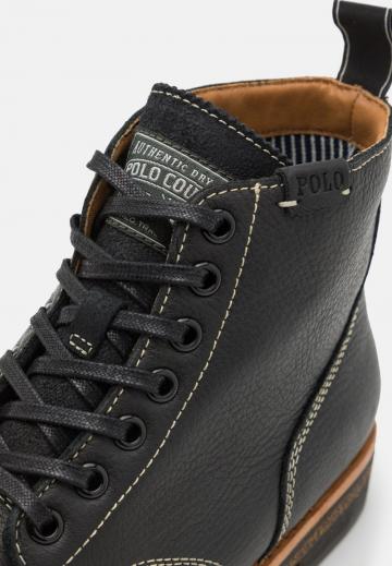 Ботинки на шнуровке