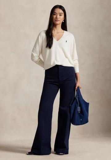 Пуловер с вырезом V