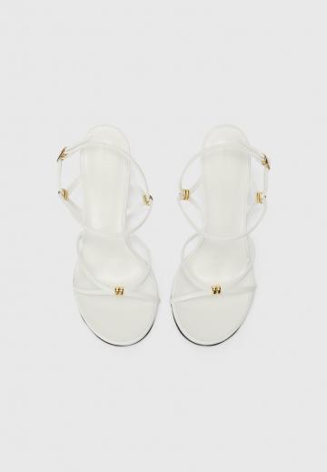 Босоножки на танкетке