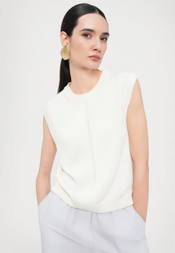 Пуловер без рукавов