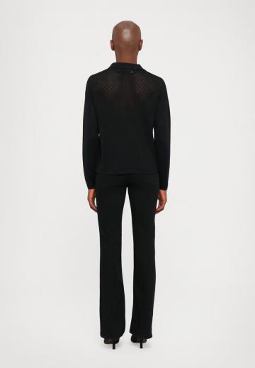 Пуловер с воротником поло