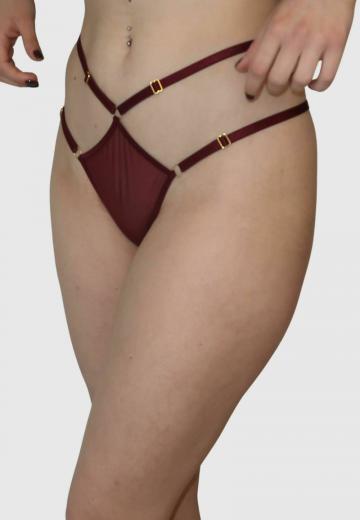 Трусы на бедрах