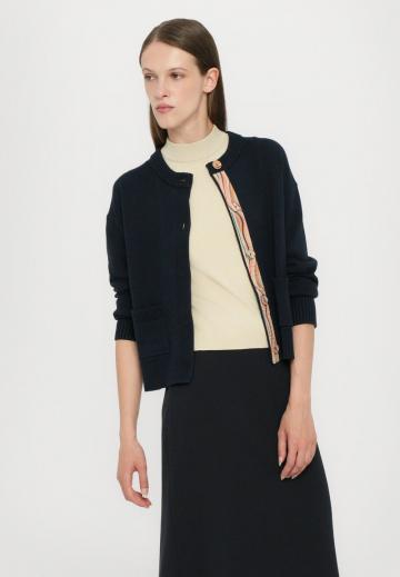 Вязаная кофта