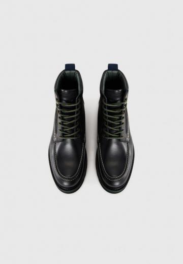 Ботинки на шнуровке