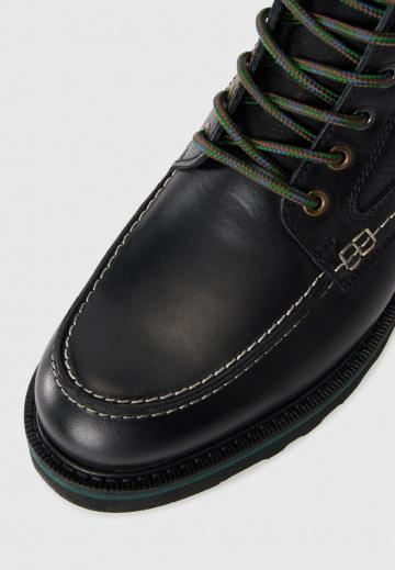 Ботинки на шнуровке