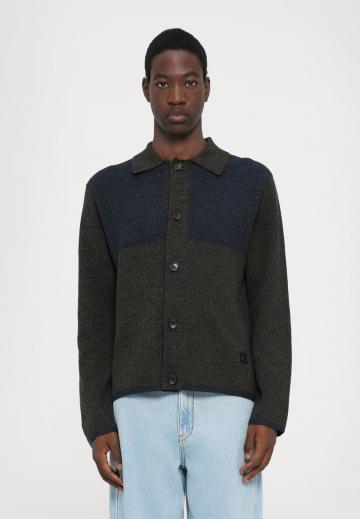 Вязаная кофта