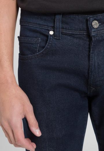 Узкие джинсы