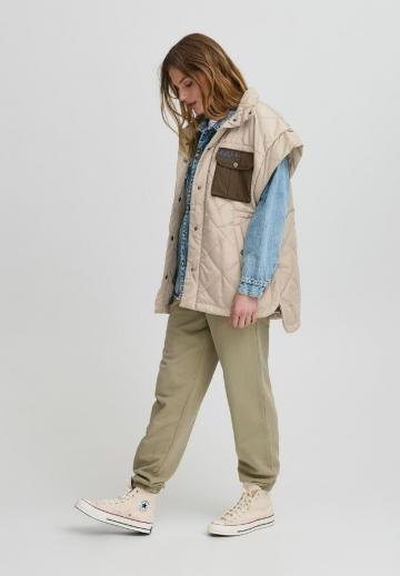 Длинный жилет