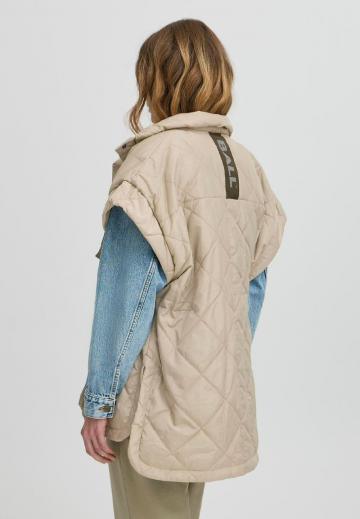 Длинный жилет