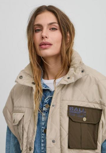 Длинный жилет