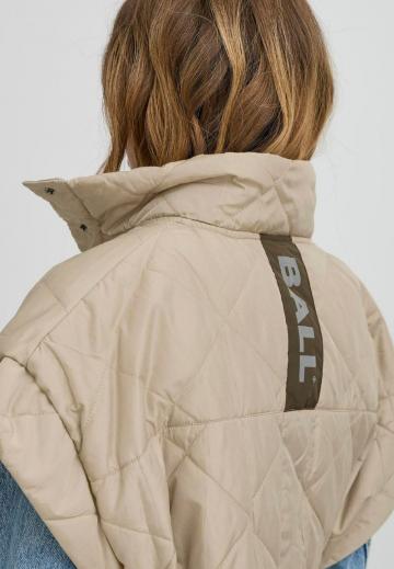 Длинный жилет