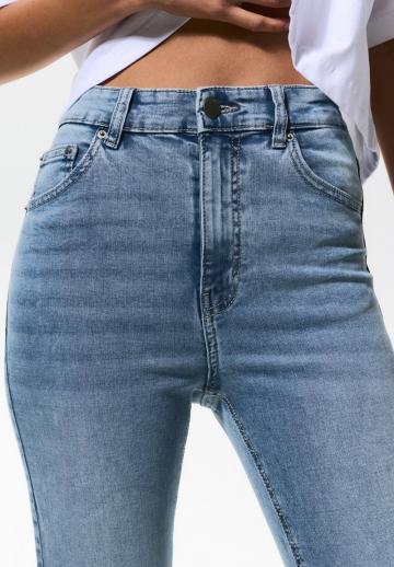 Узкие джинсы