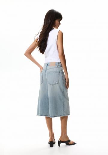 Короткие джинсы