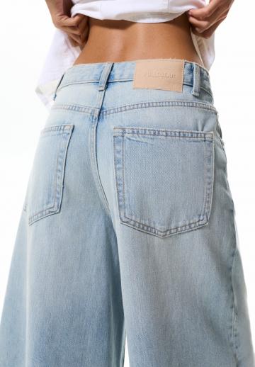 Короткие джинсы