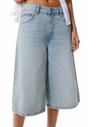 Короткие джинсы