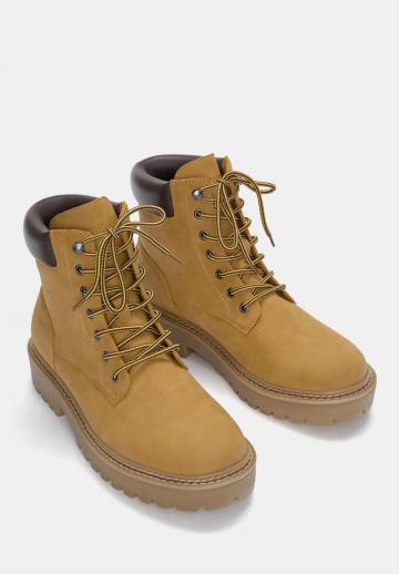 Ботинки на шнуровке