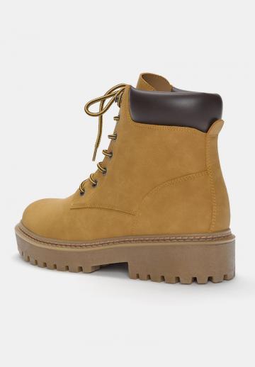 Ботинки на шнуровке