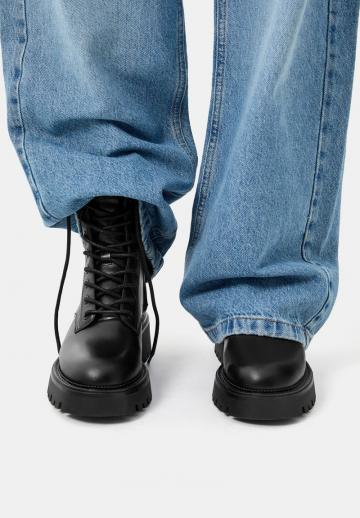 Ботинки на шнуровке