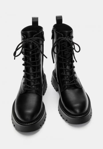 Ботинки на шнуровке