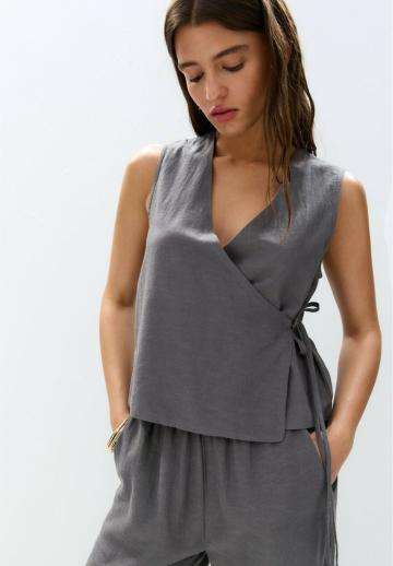 Блузка без рукавов