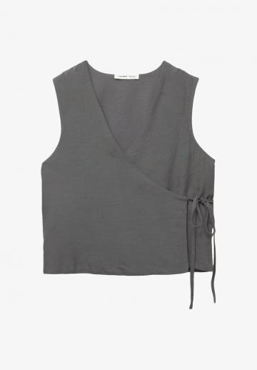 Блузка без рукавов