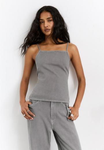 Топ на бретельках