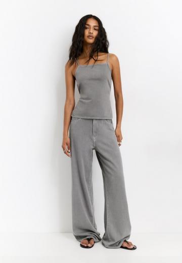 Топ на бретельках