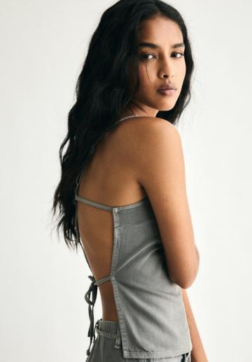 Топ на бретельках