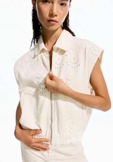 Джинсовая жилетка