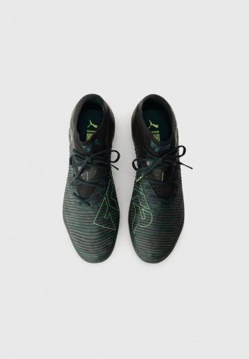 Футбольные бутсы