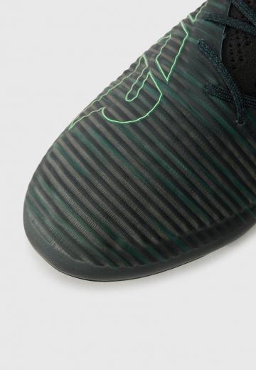 Футбольные бутсы