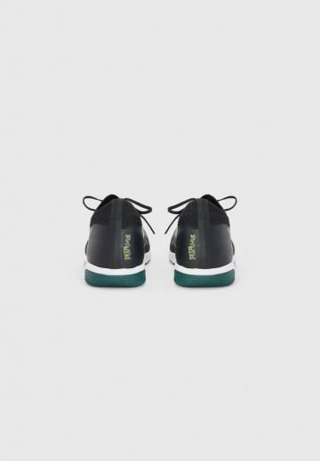 Футбольные бутсы