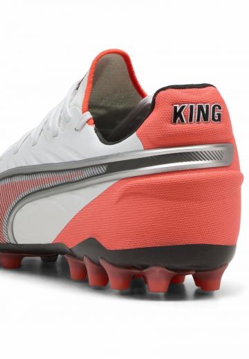 Футбольные бутсы