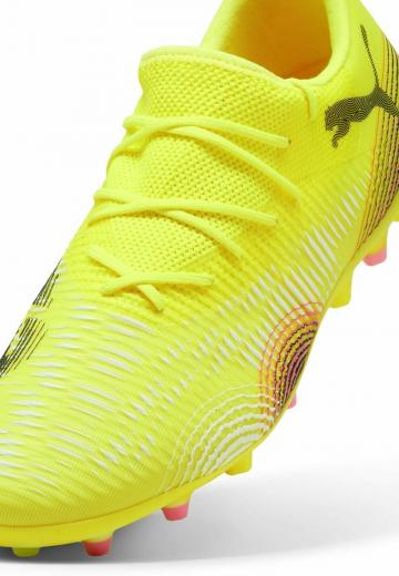 Футбольные бутсы