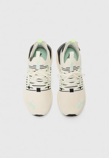 Тренировочные кроссовки