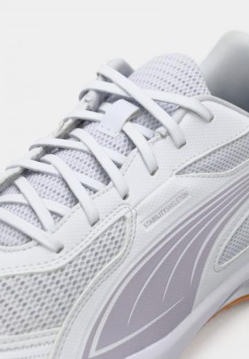 Кроссовки для зала