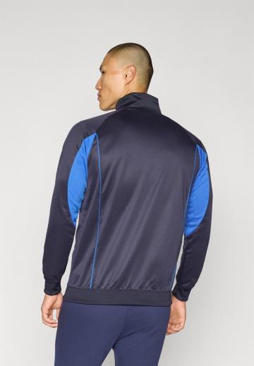 Спортивная куртка