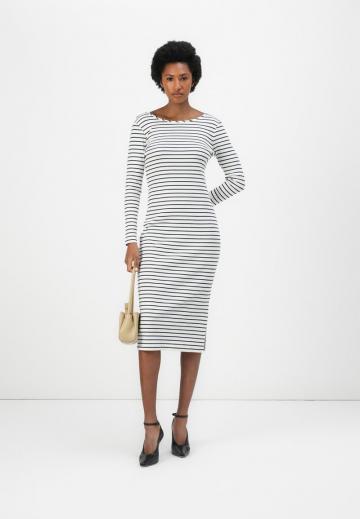 Вязаное платье