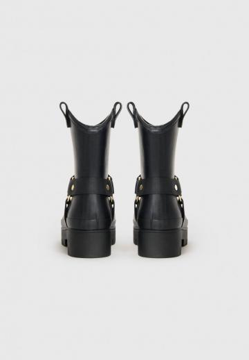 Резиновые сапоги