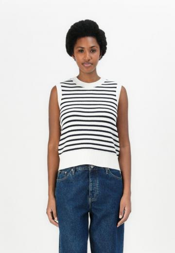 Пуловер без рукавов