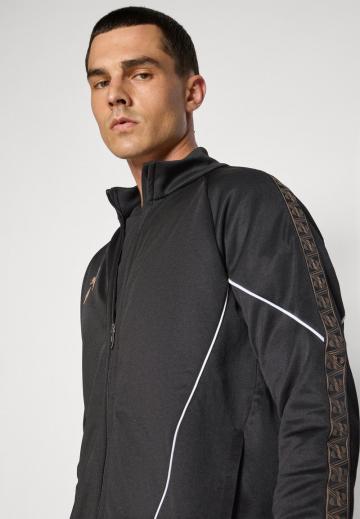 Спортивная куртка