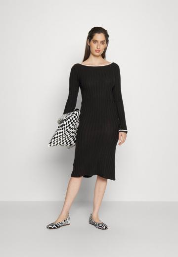 Вязаное платье